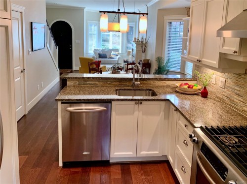 15-675 Superior St, Victoria, BC 