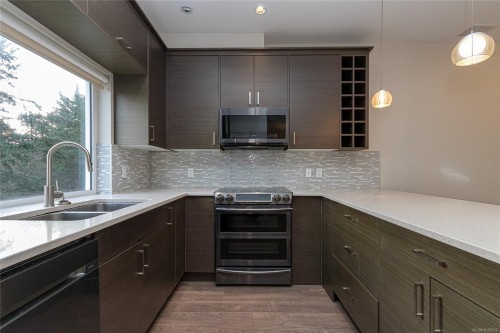 14-235 Island Hwy, View Royal, BC 