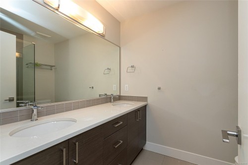 14-235 Island Hwy, View Royal, BC 