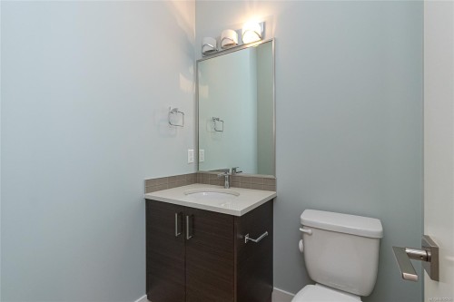 14-235 Island Hwy, View Royal, BC 