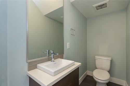 14-235 Island Hwy, View Royal, BC 