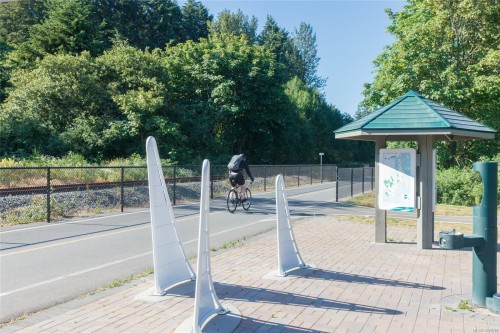 14-235 Island Hwy, View Royal, BC 