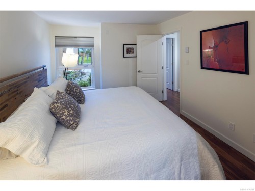 202-1501 Richmond Rd, Victoria, BC - Indoor Photo Showing Bedroom