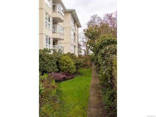 202-1501 Richmond Rd, Victoria, BC - Outdoor