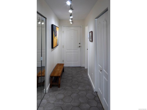 202-1501 Richmond Rd, Victoria, BC - Indoor Photo Showing Other Room