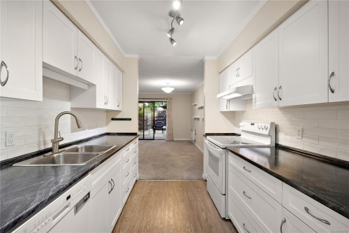 13-897 Admirals Rd, Esquimalt, BC 