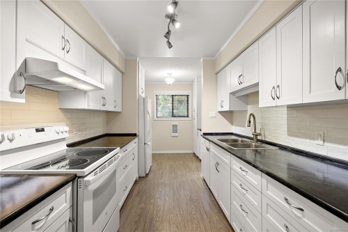 13-897 Admirals Rd, Esquimalt, BC 