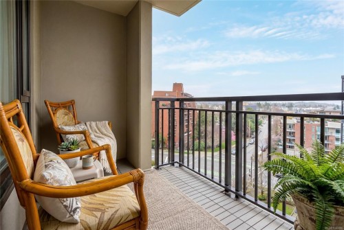 1006-751 Fairfield Rd, Victoria, BC - Outdoor With Exterior