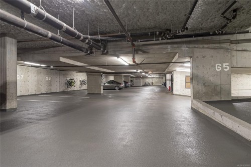 1006-751 Fairfield Rd, Victoria, BC - Indoor Photo Showing Garage