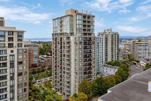 1006-751 Fairfield Rd, Victoria, BC - Outdoor With Facade
