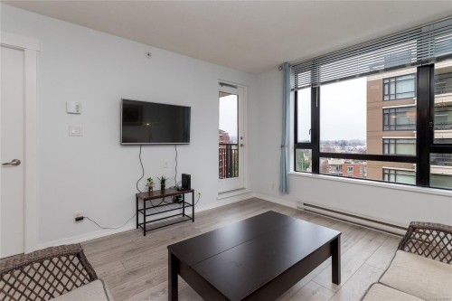 1006-751 Fairfield Rd, Victoria, BC - Indoor Photo Showing Living Room