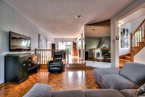 Salon - 306 Rue De Normandie, Sainte-Julie, QC - Indoor Photo Showing Living Room