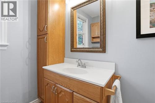 59 Oakley Court, Ancaster, ON - Indoor Photo Showing Bathroom