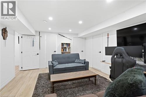 59 Oakley Court, Ancaster, ON - Indoor Photo Showing Living Room