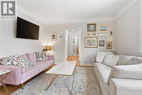59 Oakley Court, Ancaster, ON - Indoor Photo Showing Living Room