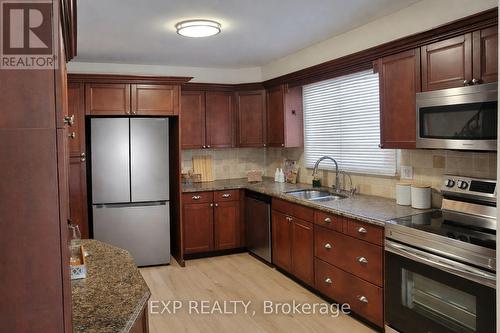 1104 Sawgrass Crescent, Mississauga, ON - Indoor Photo Showing Kitchen With Stainless Steel Kitchen With Double Sink