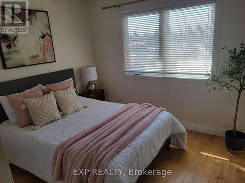 1104 Sawgrass Crescent, Mississauga, ON - Indoor Photo Showing Bedroom