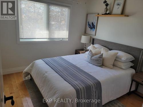 1104 Sawgrass Crescent, Mississauga, ON - Indoor Photo Showing Bedroom