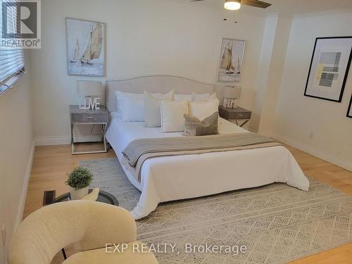 1104 Sawgrass Crescent, Mississauga, ON - Indoor Photo Showing Bedroom