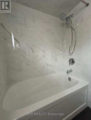 1104 Sawgrass Crescent, Mississauga, ON - Indoor Photo Showing Bathroom