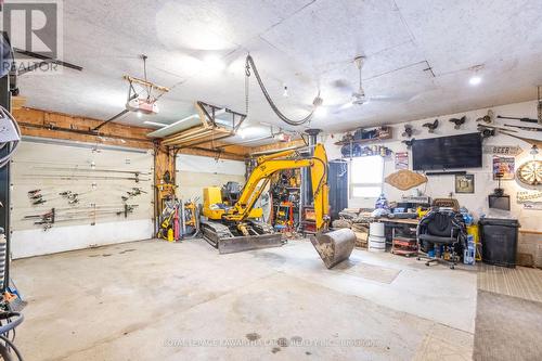 104 Cameron Drive, Kawartha Lakes (Fenelon), ON - Indoor Photo Showing Garage