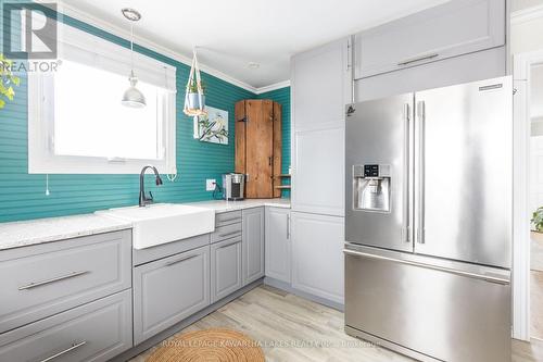 104 Cameron Drive, Kawartha Lakes (Fenelon), ON - Indoor Photo Showing Kitchen