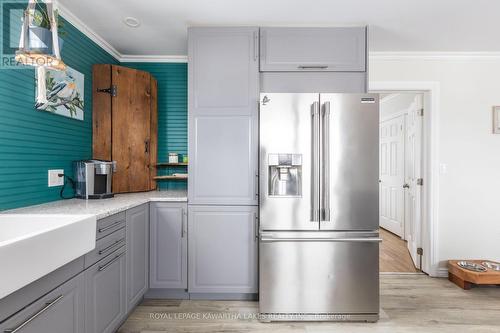 104 Cameron Drive, Kawartha Lakes (Fenelon), ON - Indoor Photo Showing Kitchen