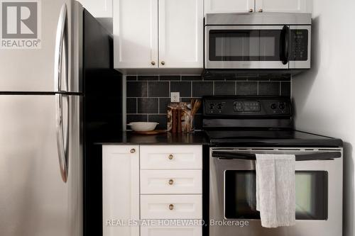 1 - 82 Munro Street, Toronto, ON - Indoor Photo Showing Kitchen