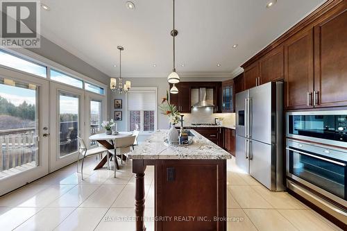 170 Crane Street, Aurora, ON - Indoor Photo Showing Kitchen With Upgraded Kitchen