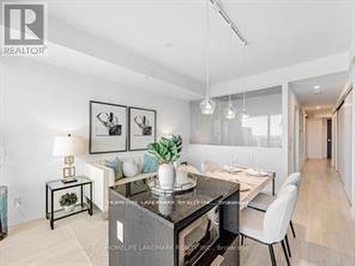 4211 - 197 Yonge Street, Toronto, ON - Indoor Photo Showing Dining Room