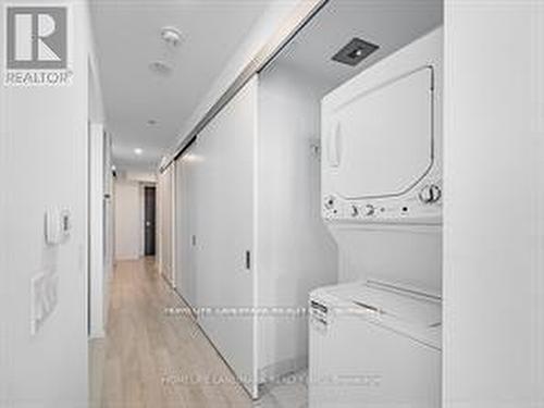 4211 - 197 Yonge Street, Toronto, ON - Indoor Photo Showing Laundry Room