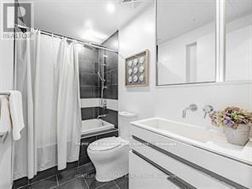 4211 - 197 Yonge Street, Toronto, ON - Indoor Photo Showing Bathroom
