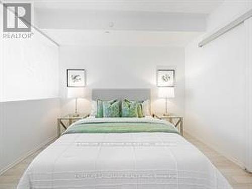 4211 - 197 Yonge Street, Toronto, ON - Indoor Photo Showing Bedroom