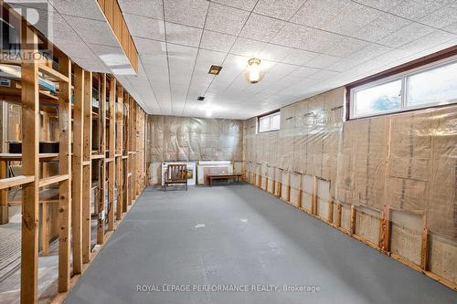 2 Littlewood Crescent, Toronto (Eringate-Centennial-West Deane), ON - Indoor