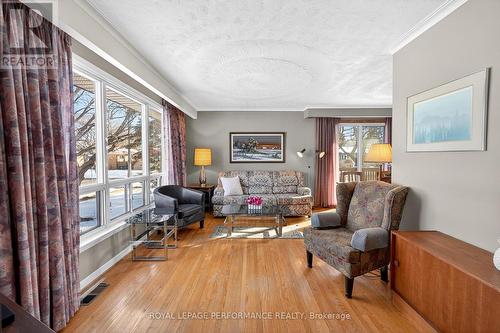 2 Littlewood Crescent, Toronto (Eringate-Centennial-West Deane), ON - Indoor Photo Showing Living Room