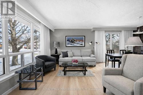 2 Littlewood Crescent, Toronto (Eringate-Centennial-West Deane), ON - Indoor Photo Showing Living Room