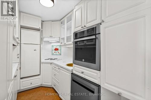 1807 - 914 Yonge Street, Toronto, ON - Indoor Photo Showing Kitchen