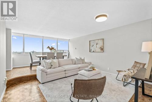 1807 - 914 Yonge Street, Toronto, ON - Indoor Photo Showing Living Room