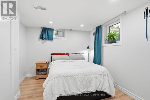 59 Oakley Crescent, Hamilton, ON - Indoor Photo Showing Bedroom