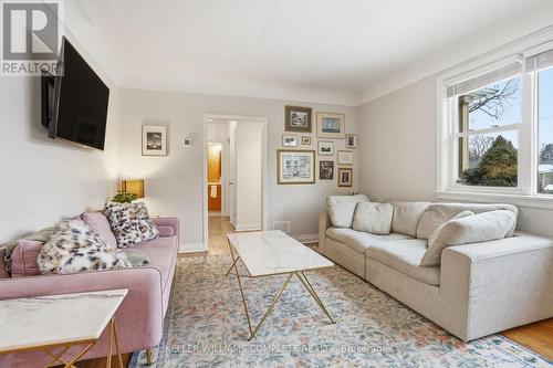 59 Oakley Crescent, Hamilton, ON - Indoor Photo Showing Living Room