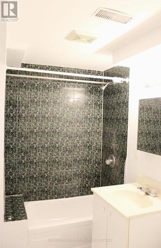 328 Port Royal Trail, Toronto, ON - Indoor Photo Showing Bathroom