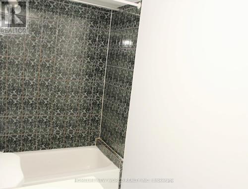 328 Port Royal Trail, Toronto, ON - Indoor Photo Showing Bathroom