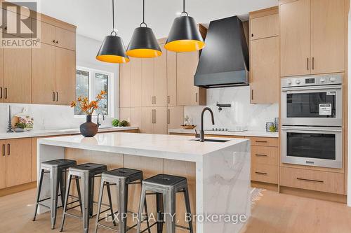 1060 Walton Avenue, North Perth, ON - Indoor Photo Showing Kitchen With Upgraded Kitchen