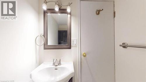 22 Broadview Avenue Unit# (Upper), Cambridge, ON - Indoor Photo Showing Bathroom