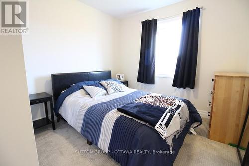 303 Rue De L Etang Street, Clarence-Rockland, ON - Indoor Photo Showing Bedroom
