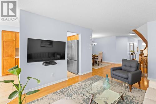 Living Room - 437 Claridge Drive, Ottawa, ON - Indoor Photo Showing Living Room
