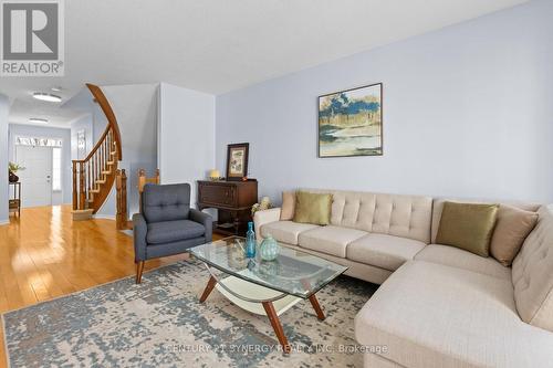 Living Room - 437 Claridge Drive, Ottawa, ON - Indoor Photo Showing Living Room