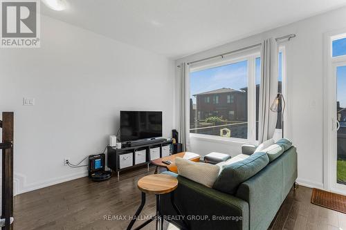 132 Turquoise Street, Clarence-Rockland, ON - Indoor Photo Showing Living Room