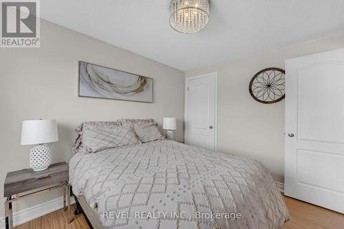 10 Barron Court, Clarington, ON - Indoor Photo Showing Bedroom