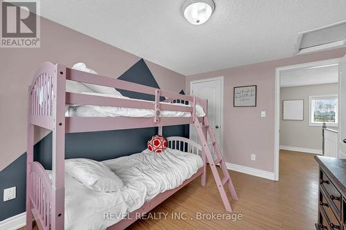 10 Barron Court, Clarington, ON - Indoor Photo Showing Bedroom